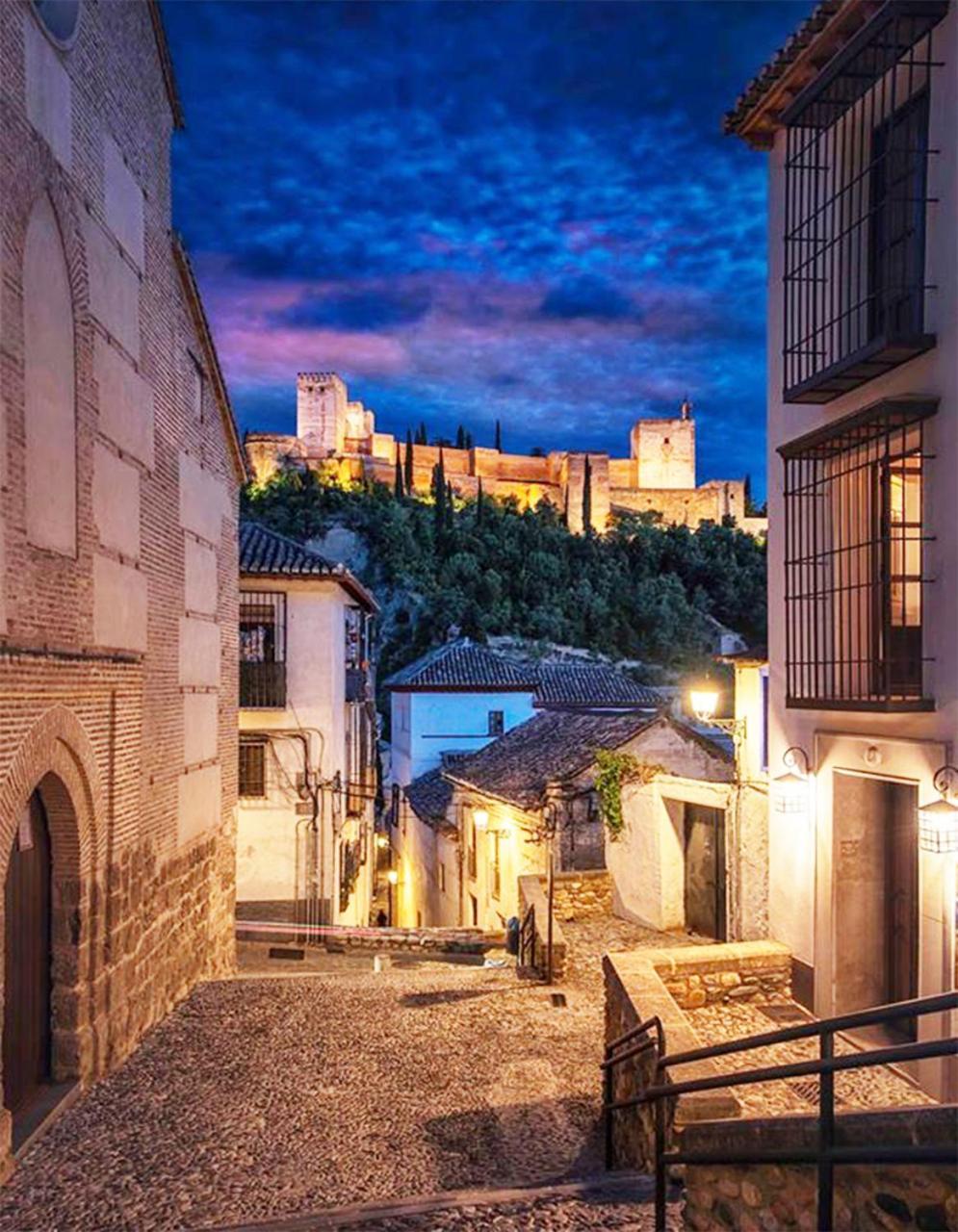 Apartasuite Centro Historico Atico Tranquilo Y Luminoso En El Corazon De Granada Buitenkant foto